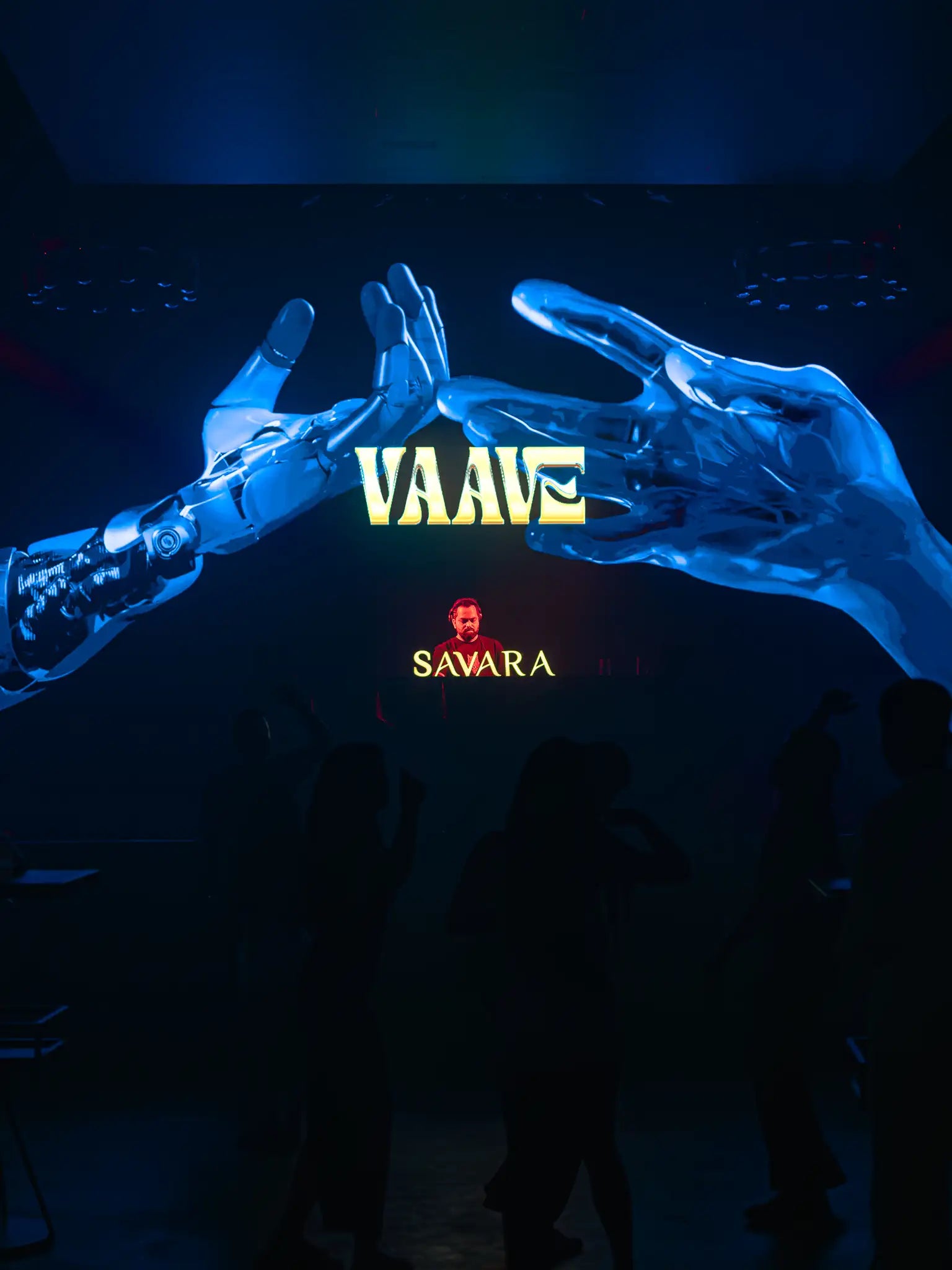 VAAVE and Savara on the main LED wall